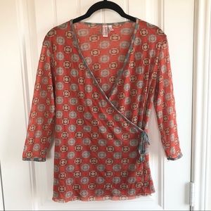 Red geometric Sweet Pea stretch blouse size L